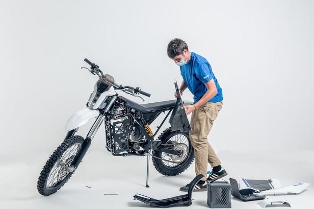 3D打印摩托车 翻山越岭如履平地